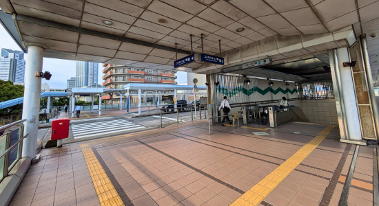 コスモスクエア駅の様子